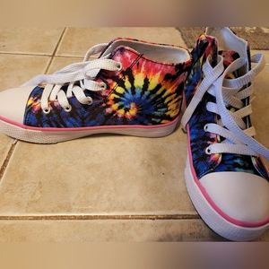 Children's place size3 sneakers